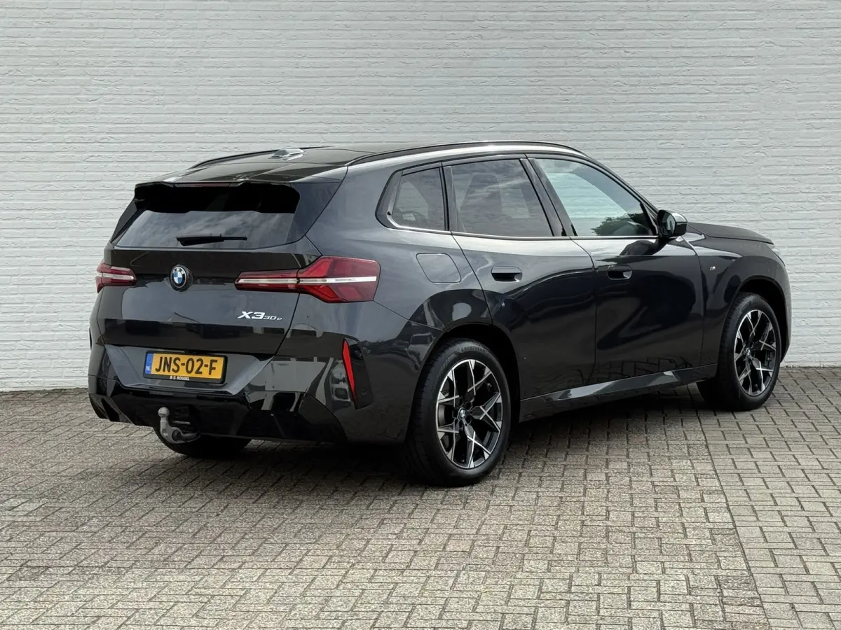 30e xDrive PHEV Fabrieksgarantie mei 2028 SOH 99% Clima Cruise Head-Up Stoelverwarming/ koeling Apple / Android 360 camera