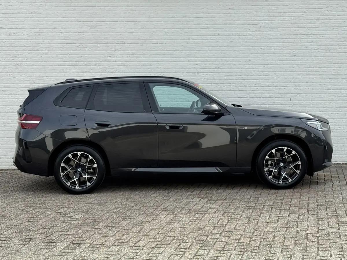 30e xDrive PHEV Fabrieksgarantie mei 2028 SOH 99% Clima Cruise Head-Up Stoelverwarming/ koeling Apple / Android 360 camera