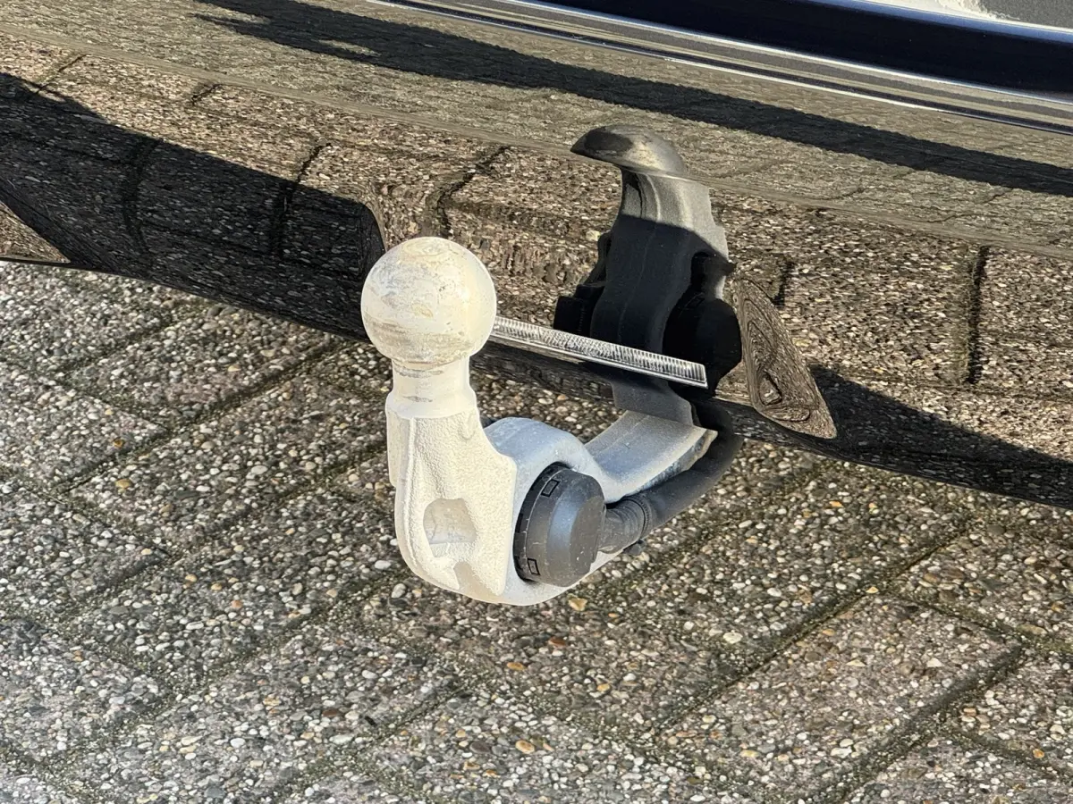 30e xDrive PHEV Fabrieksgarantie mei 2028 SOH 99% Clima Cruise Head-Up Stoelverwarming/ koeling Apple / Android 360 camera