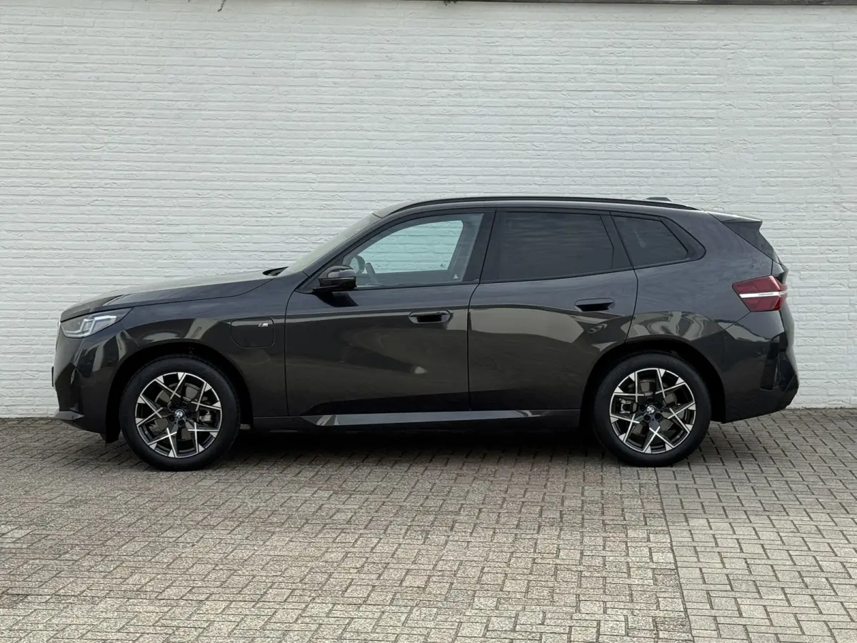 30e xDrive PHEV Fabrieksgarantie mei 2028 SOH 99% Clima Cruise Head-Up Stoelverwarming/ koeling Apple / Android 360 camera