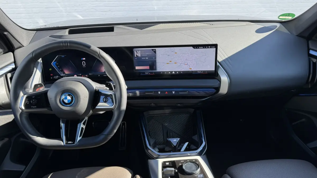 30e xDrive PHEV Fabrieksgarantie mei 2028 SOH 99% Clima Cruise Head-Up Stoelverwarming/ koeling Apple / Android 360 camera