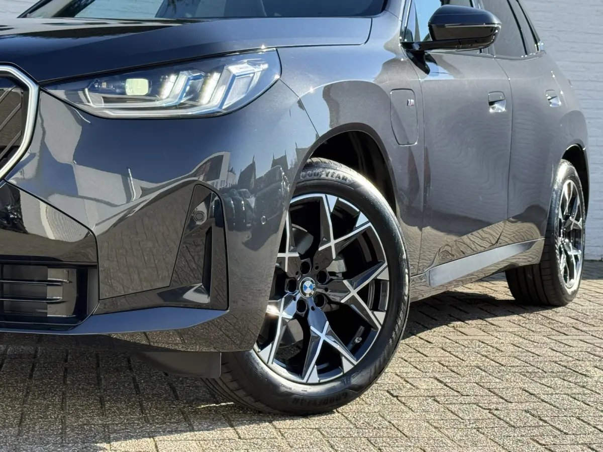 30e xDrive PHEV Fabrieksgarantie mei 2028 SOH 99% Clima Cruise Head-Up Stoelverwarming/ koeling Apple / Android 360 camera