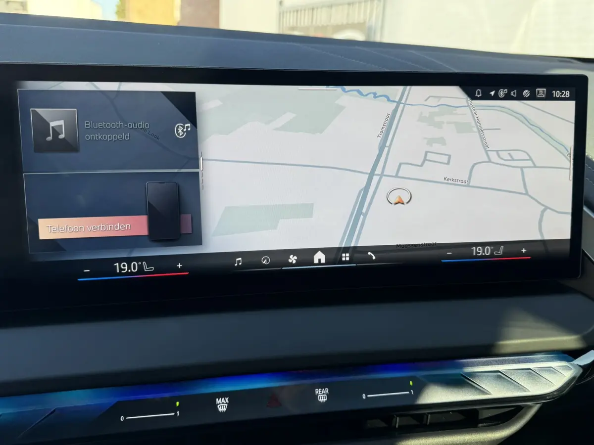 30e xDrive PHEV Fabrieksgarantie mei 2028 SOH 99% Clima Cruise Head-Up Stoelverwarming/ koeling Apple / Android 360 camera