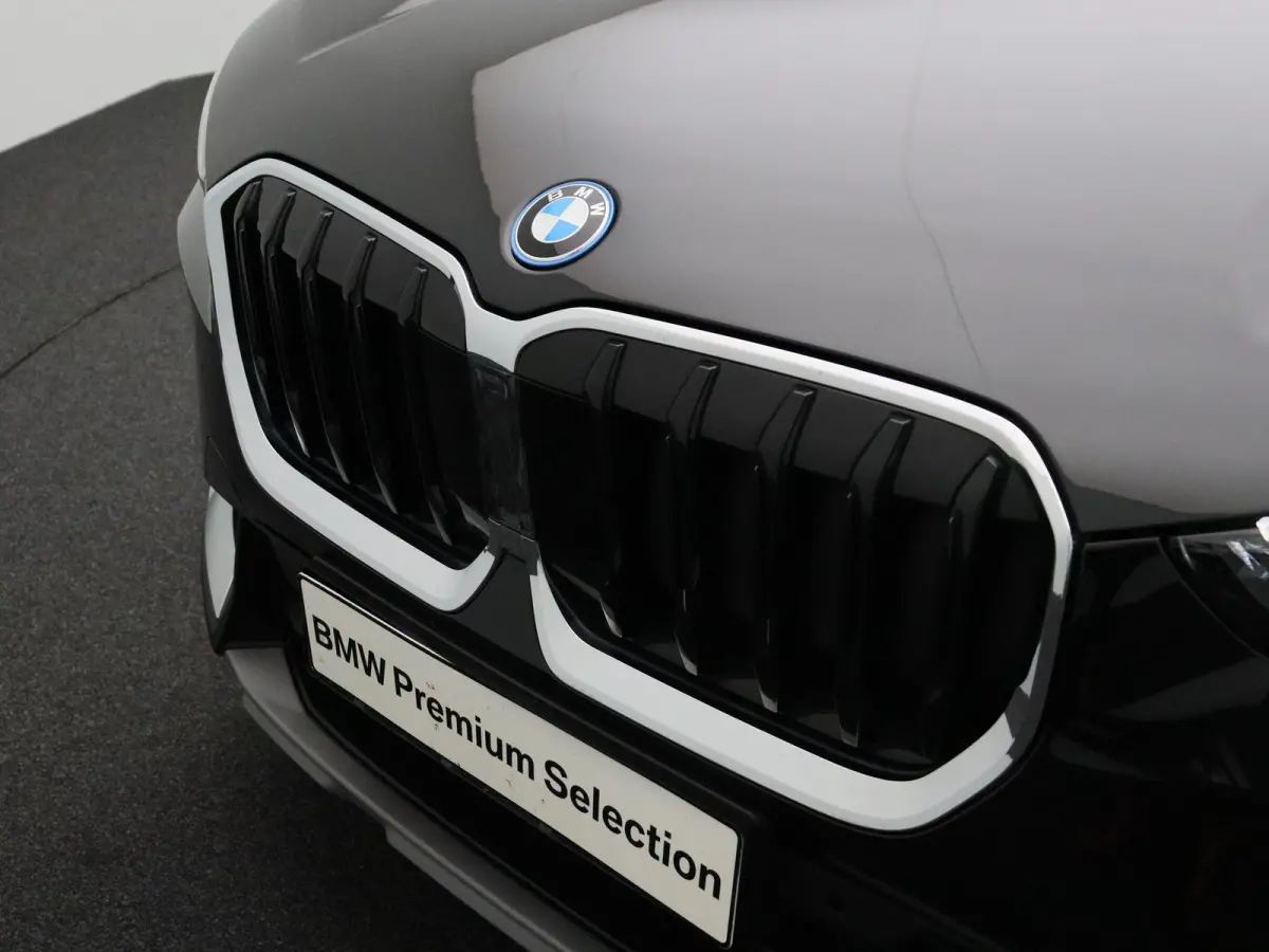 xDrive30e Widescreen Display | Comfort Access | Grootlichtassistent | Parkeercamera | 17"