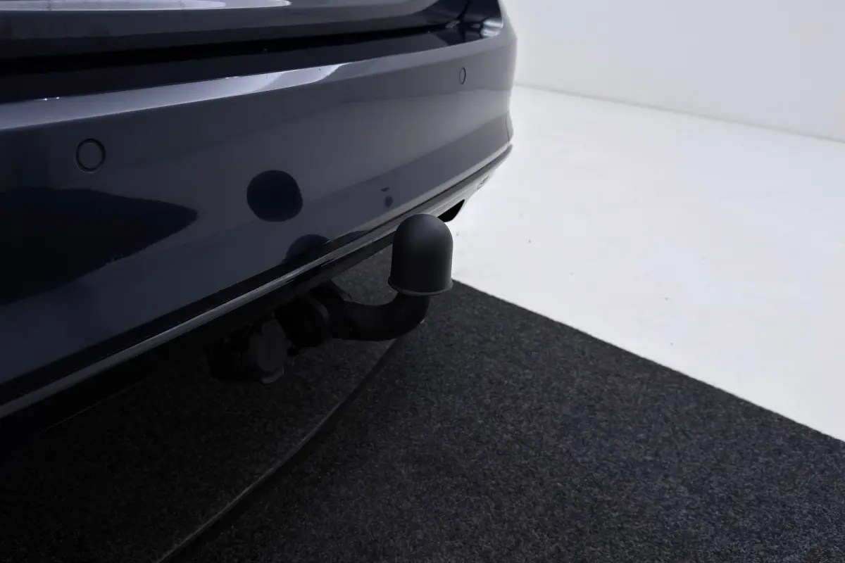 1.4 TSI Connected Series R-Line | Trekhaak | Stoelverwarming | Navigatie | Sportstoelen |
