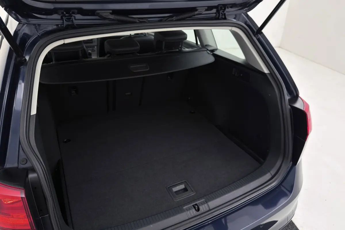 1.4 TSI Connected Series R-Line | Trekhaak | Stoelverwarming | Navigatie | Sportstoelen |