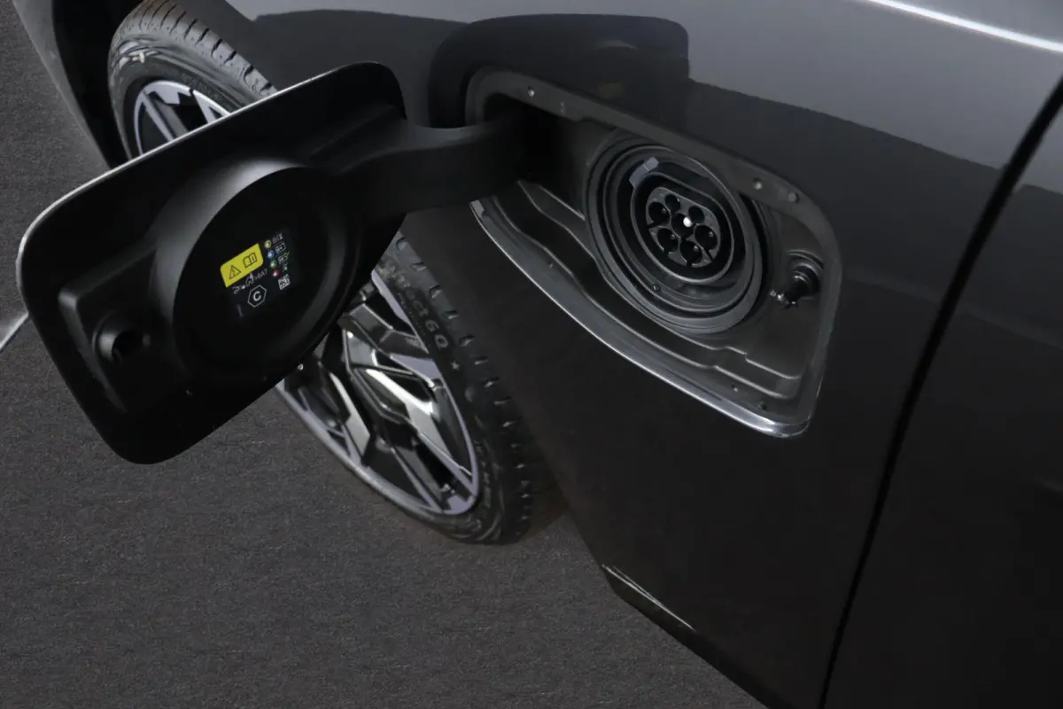 530e M Sport Edition | SOH 100% |  M Sportpakket Pro | Innovation Pack | Trekhaak | Panoramadak | Harman-Kardon | Driving Assistant Plus