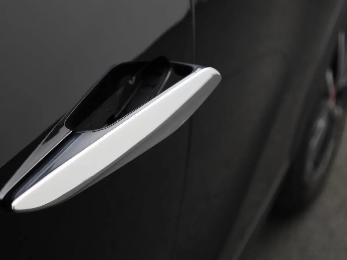 PERFORMANCE Line | Hoge instap| Parkeer camera | Apple Carpley - Android auto | Head-Up Display