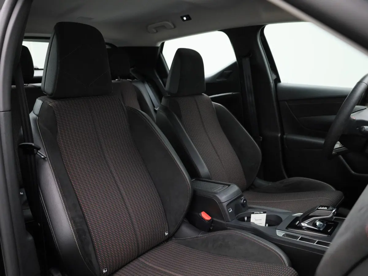 PERFORMANCE Line | Hoge instap| Parkeer camera | Apple Carpley - Android auto | Head-Up Display