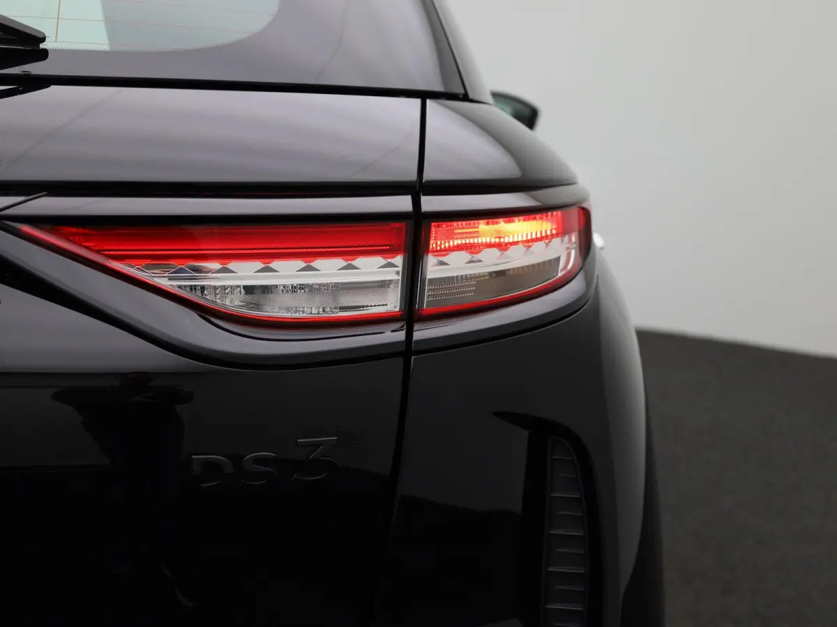 PERFORMANCE Line | Hoge instap| Parkeer camera | Apple Carpley - Android auto | Head-Up Display