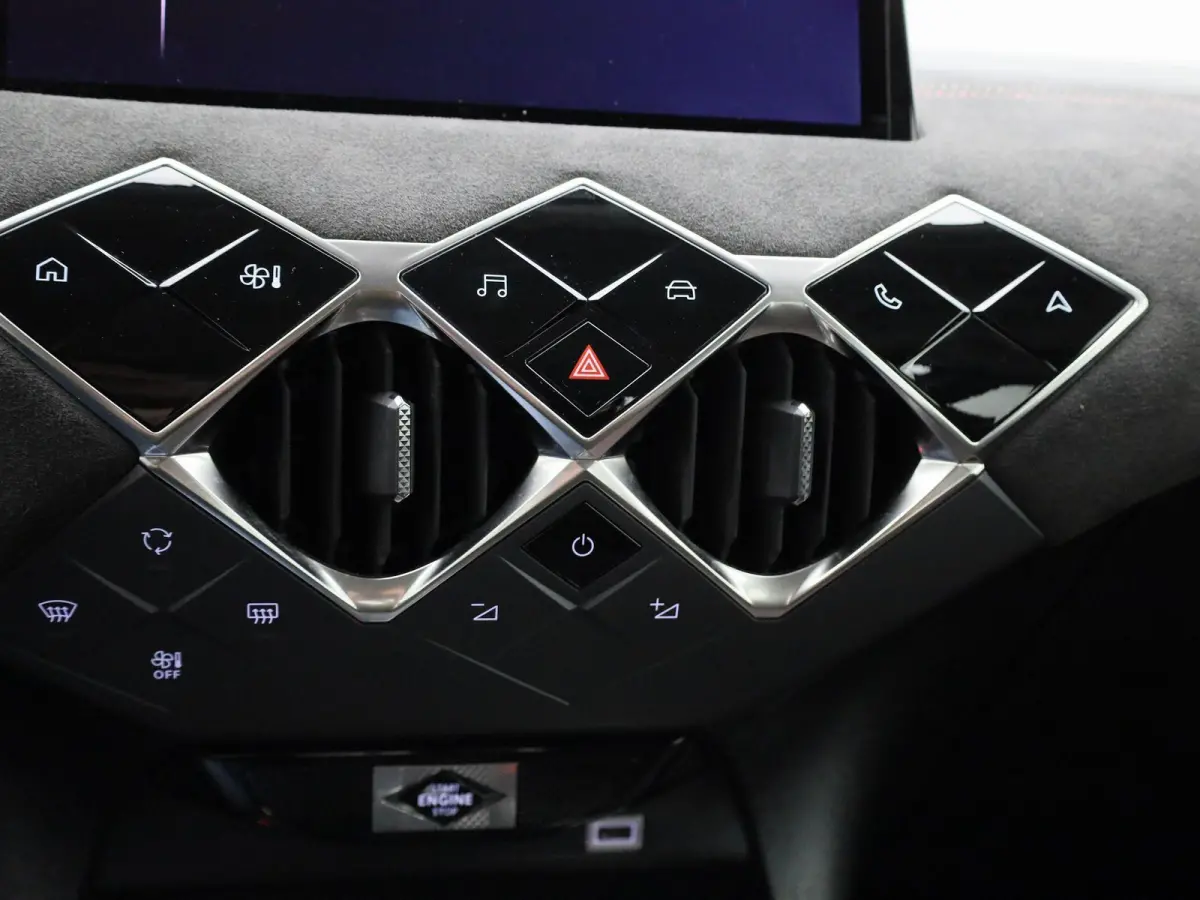 PERFORMANCE Line | Hoge instap| Parkeer camera | Apple Carpley - Android auto | Head-Up Display
