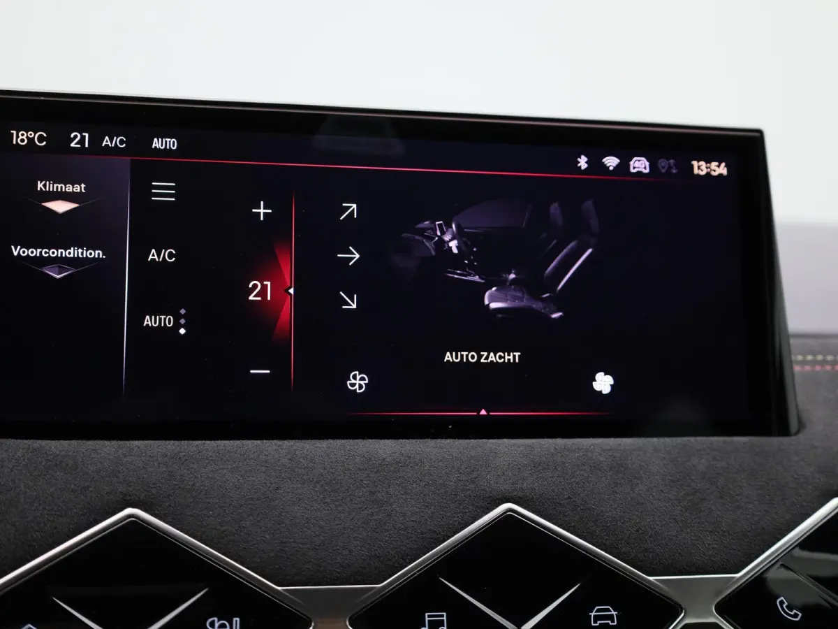 PERFORMANCE Line | Hoge instap| Parkeer camera | Apple Carpley - Android auto | Head-Up Display