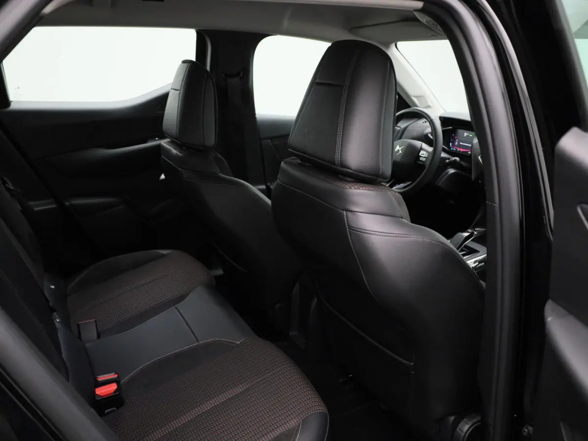 PERFORMANCE Line | Hoge instap| Parkeer camera | Apple Carpley - Android auto | Head-Up Display