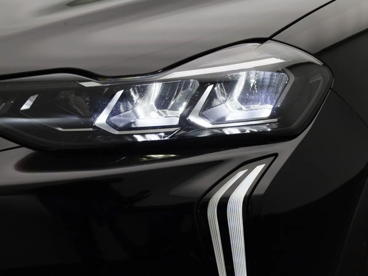 PERFORMANCE Line | Hoge instap| Parkeer camera | Apple Carpley - Android auto | Head-Up Display