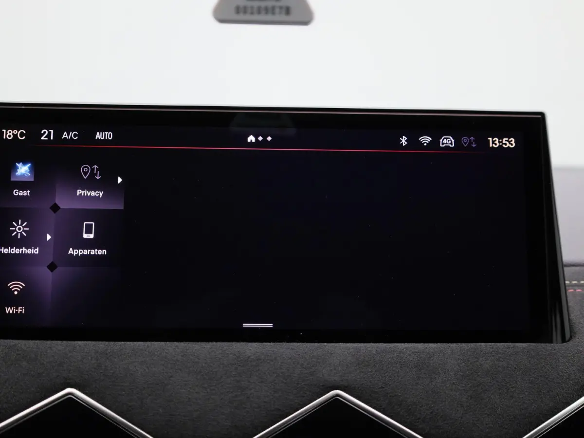 PERFORMANCE Line | Hoge instap| Parkeer camera | Apple Carpley - Android auto | Head-Up Display