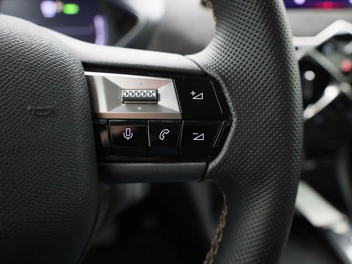 PERFORMANCE Line | Hoge instap| Parkeer camera | Apple Carpley - Android auto | Head-Up Display