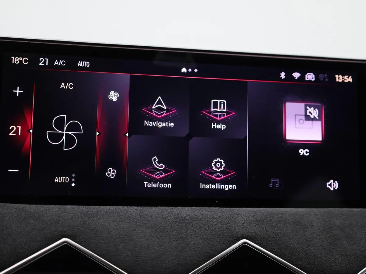 PERFORMANCE Line | Hoge instap| Parkeer camera | Apple Carpley - Android auto | Head-Up Display