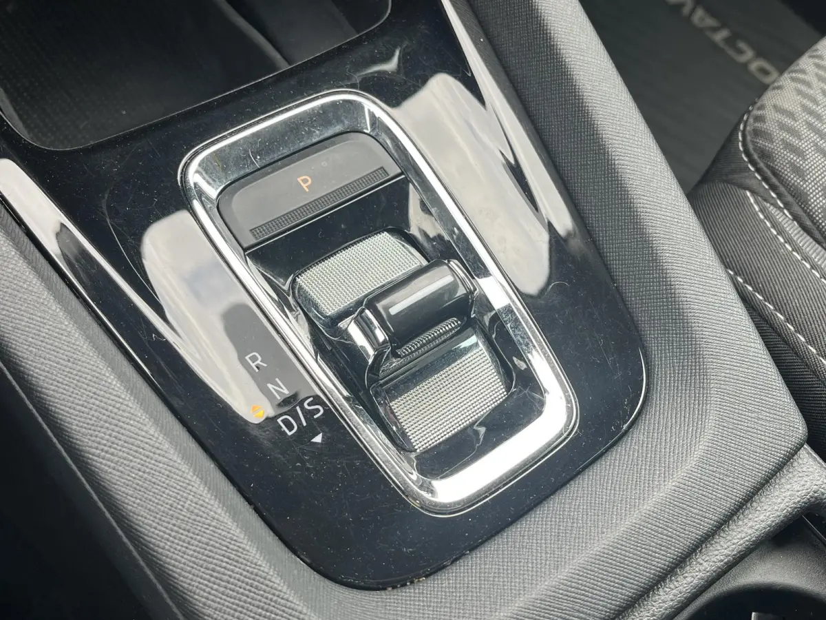 1.0 e-TSi DSG Business Edition | CAMERA | STUUR-STOELVERW. | EL. ACHTERKLEP |