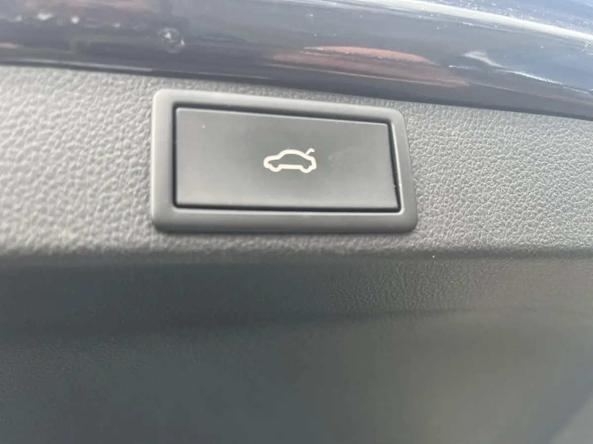 1.0 e-TSi DSG Business Edition | CAMERA | STUUR-STOELVERW. | EL. ACHTERKLEP |