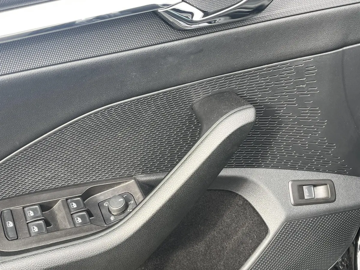 1.0 e-TSi DSG Business Edition | CAMERA | STUUR-STOELVERW. | EL. ACHTERKLEP |