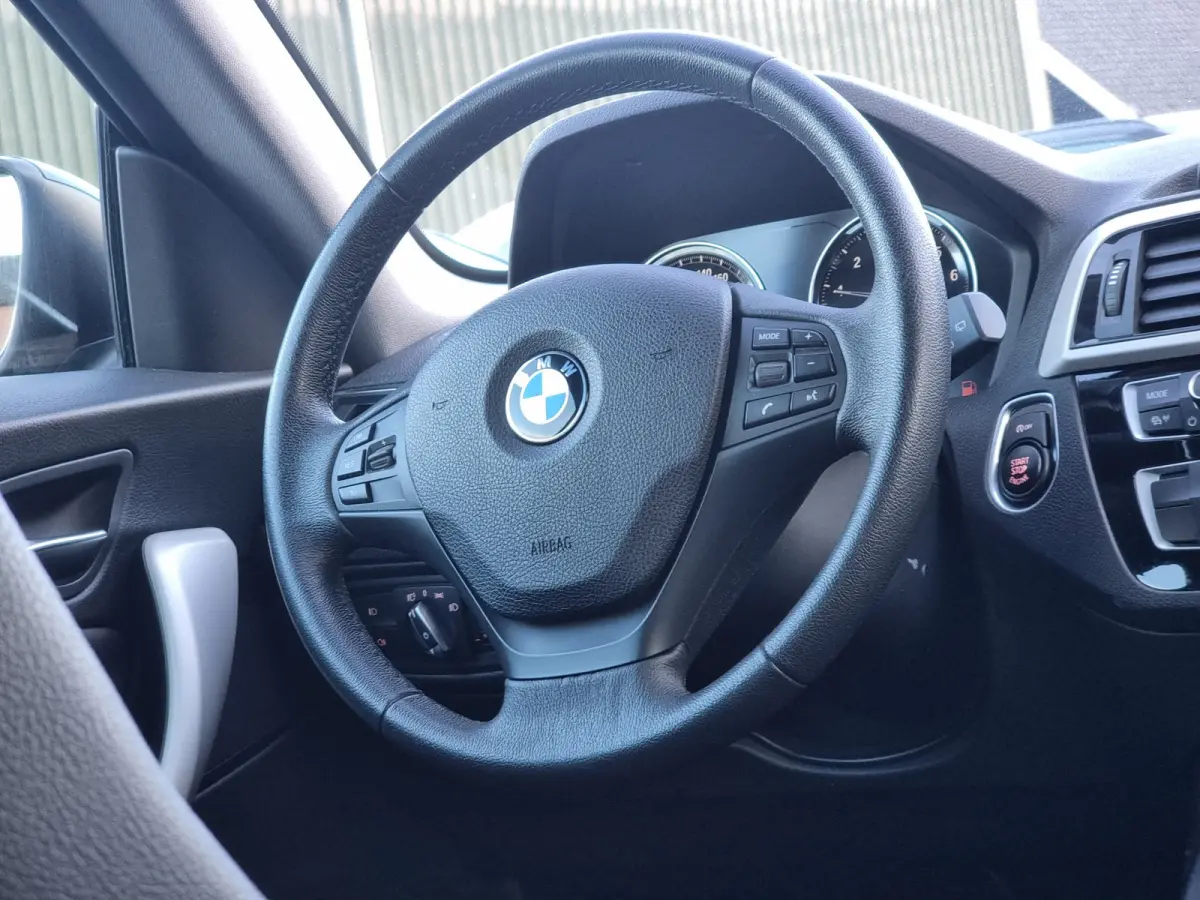 118i Executive | Leder |