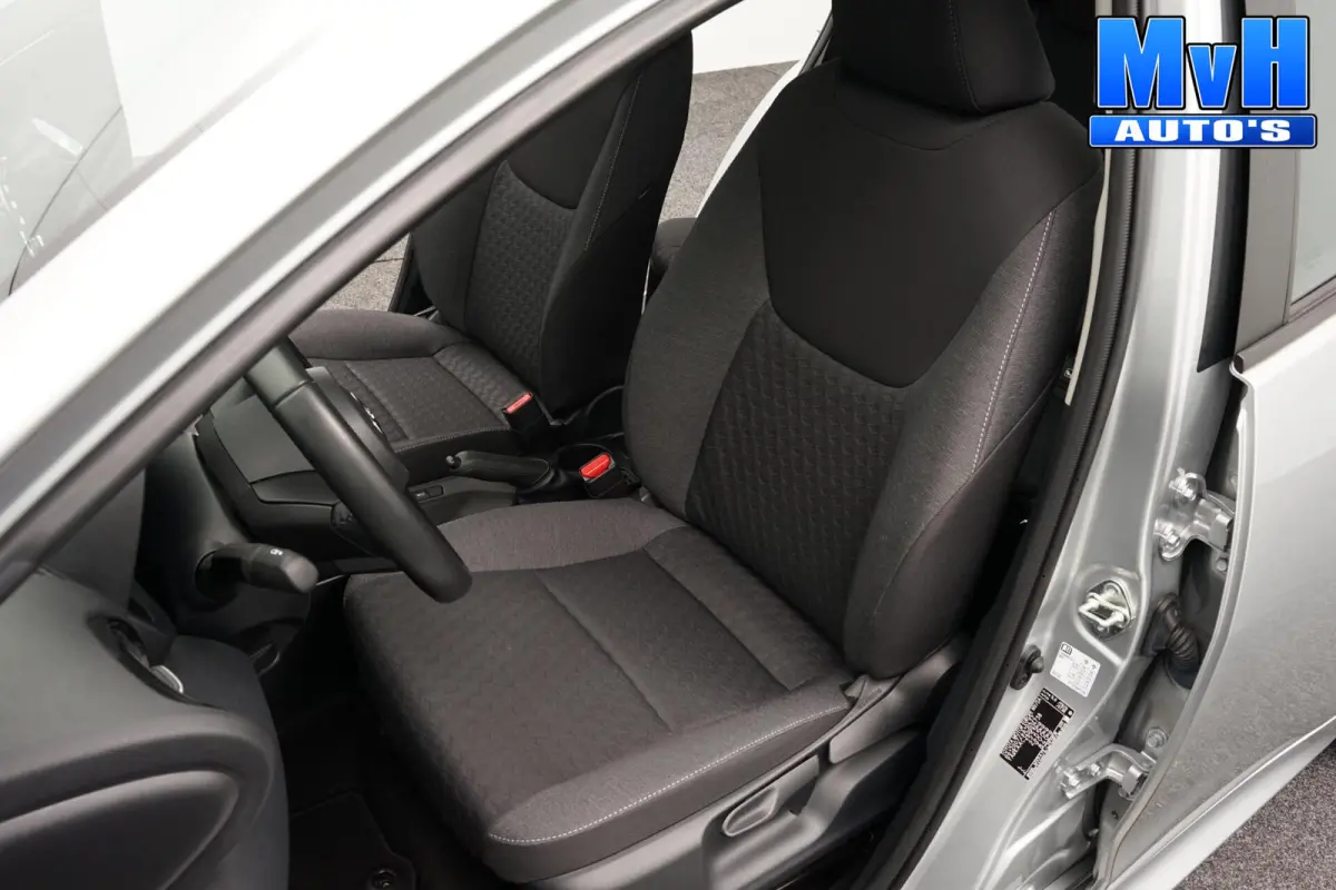 1.5 VVT-i Active|CAMERA|ADAP.CRUISE|CARPLAY|NAP