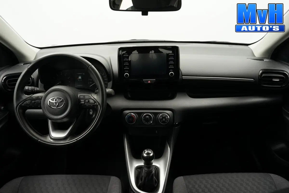 1.5 VVT-i Active|CAMERA|ADAP.CRUISE|CARPLAY|NAP