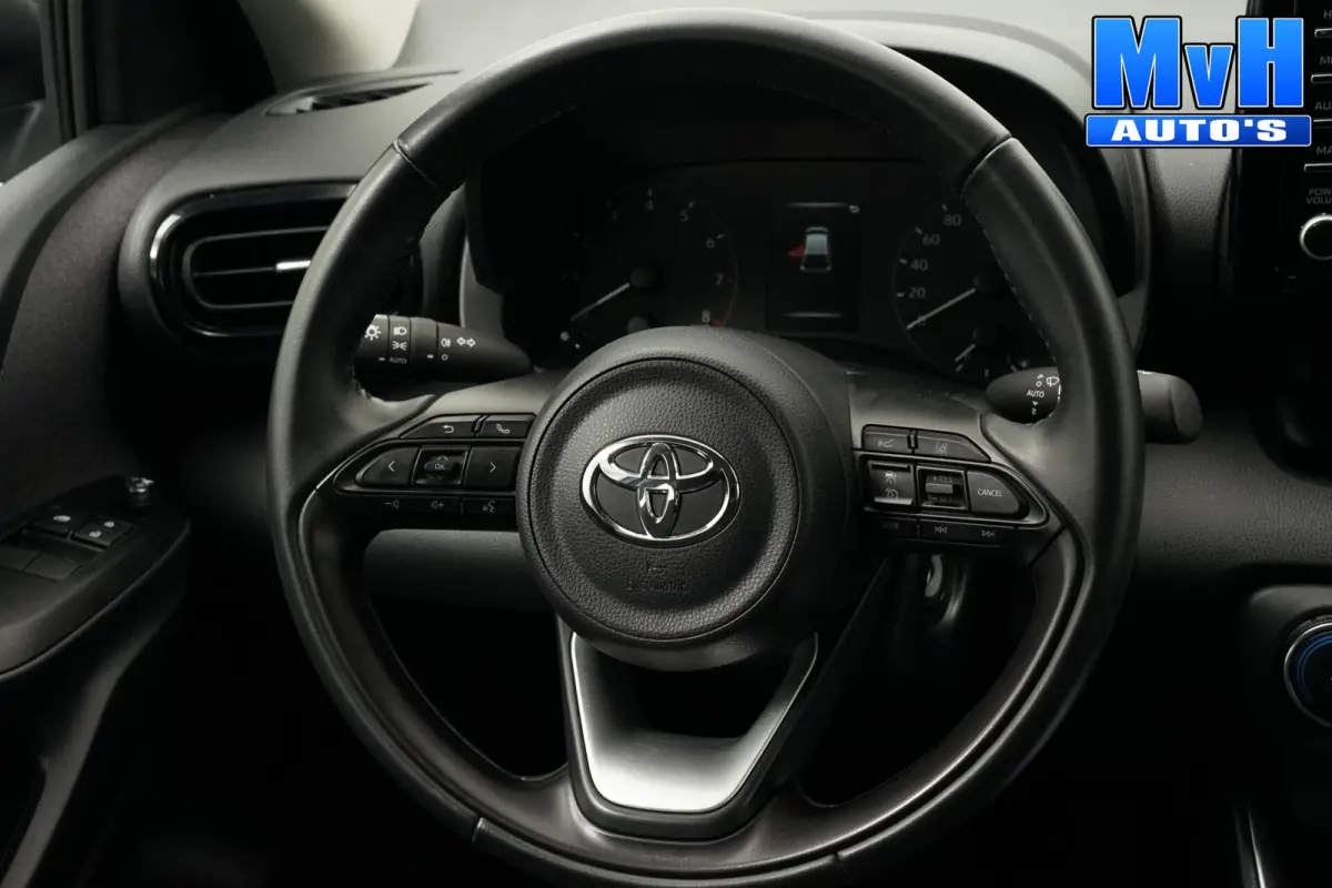 1.5 VVT-i Active|CAMERA|ADAP.CRUISE|CARPLAY|NAP