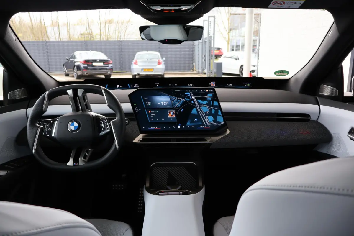 50 xDrive | SOH 100% | M Sportpakket | Innovation Pack | Panoramadak | Iconic Glow