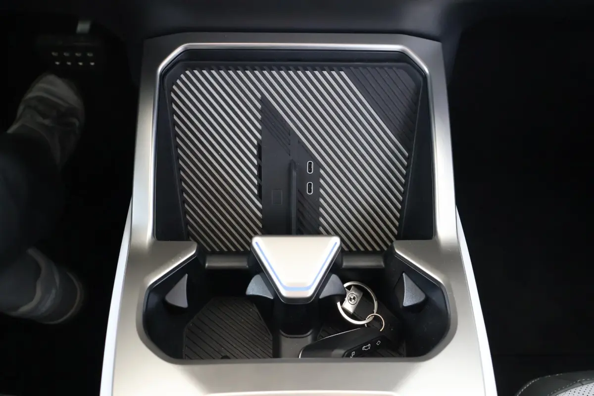 50 xDrive | SOH 100% | M Sportpakket | Innovation Pack | Panoramadak | Iconic Glow