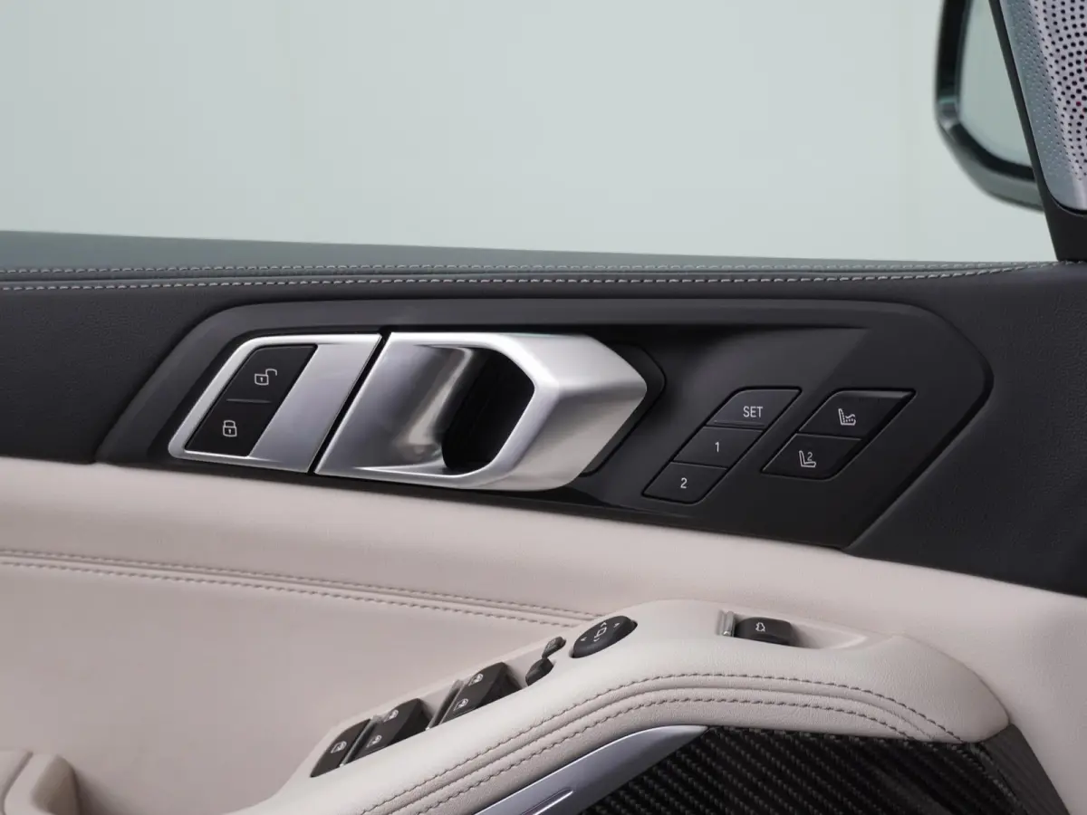 xDrive50e | SoH 100% | M-Sport Pro | Bowers & Wilkins | Sky Lounge | Alcantara Hemel | Soft Close | Stoelventilatie | Stoelverwarming V+A | Head-Up |