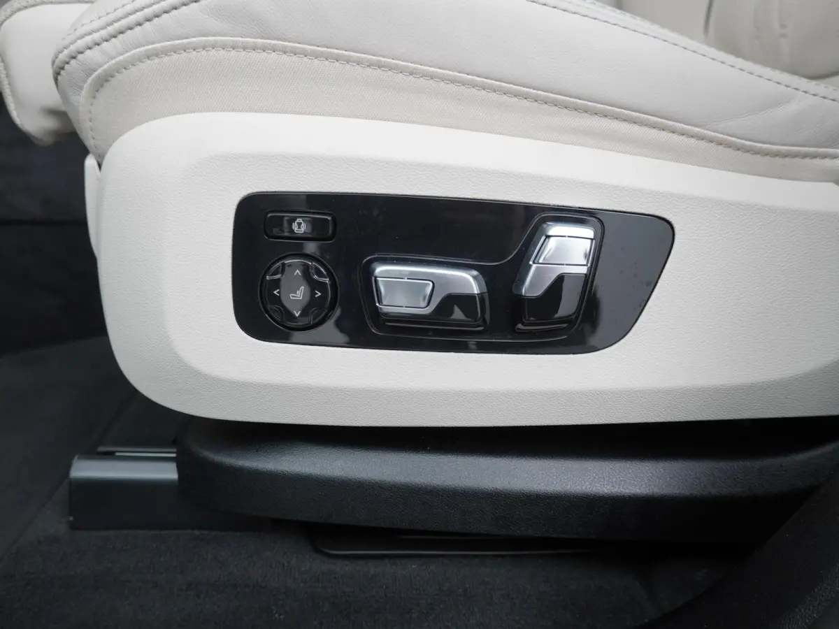 xDrive50e | SoH 100% | M-Sport Pro | Bowers & Wilkins | Sky Lounge | Alcantara Hemel | Soft Close | Stoelventilatie | Stoelverwarming V+A | Head-Up |