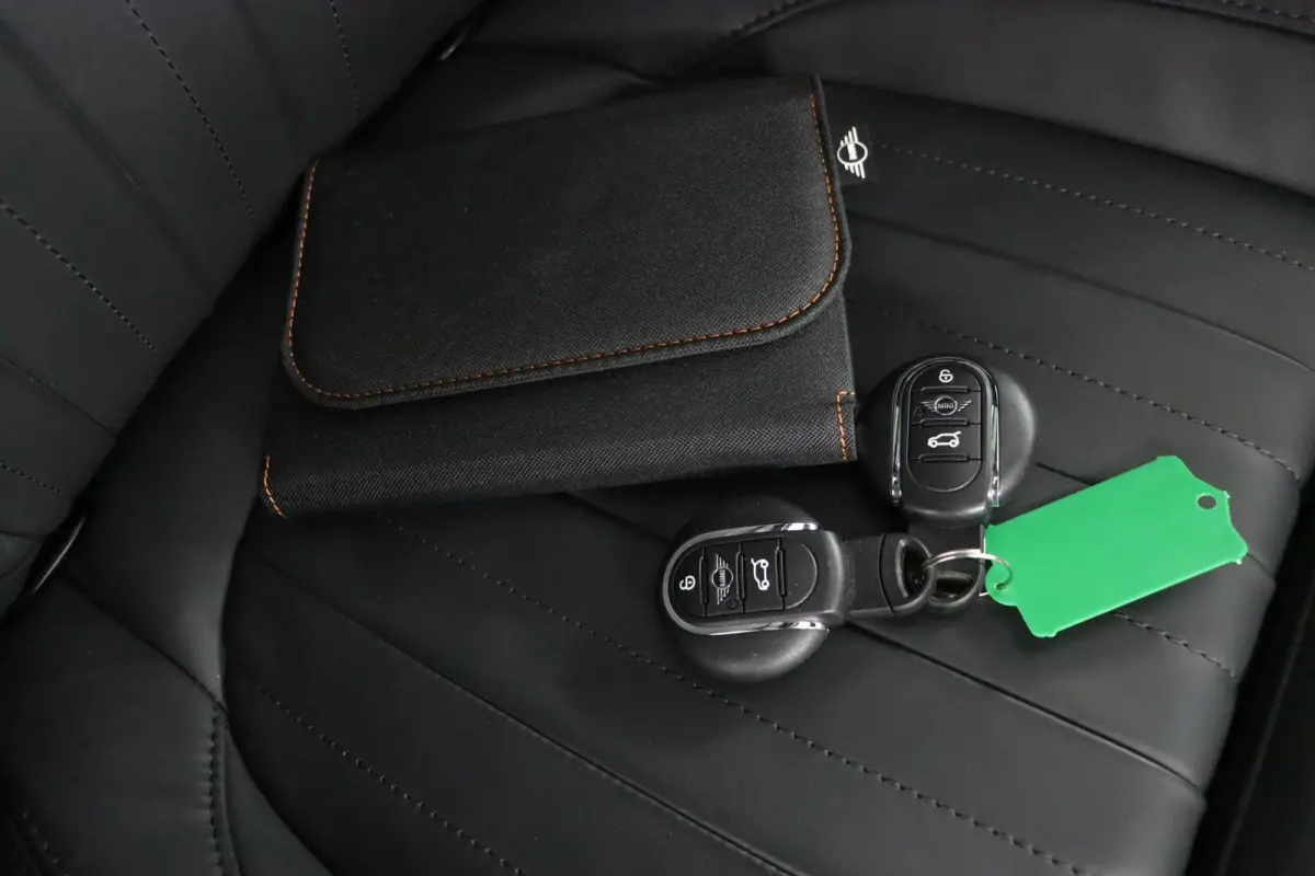 Cooper ALL4 Business Edition | SOH 94% | Pano | lederen bekleding | elektrisch verstelbare stoel(en) met geheugen |