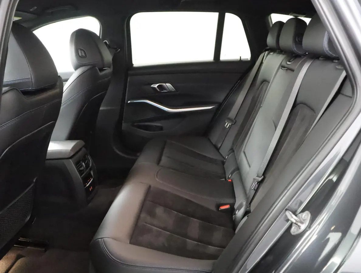 330e xDrive | SOH 100% | M sportpakket | Stoelverwarming | Driving Assistant | M Adaptief onderstel |