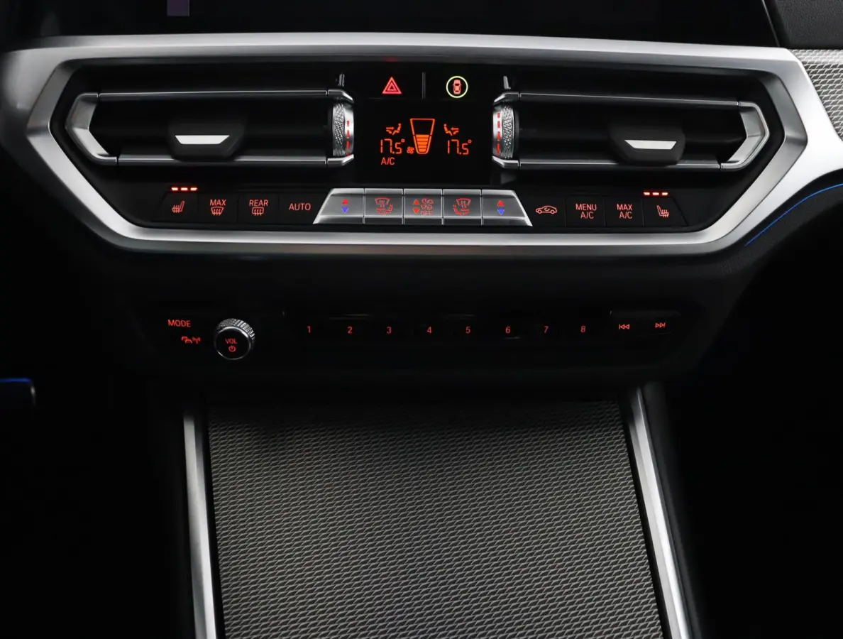 330e xDrive | SOH 100% | M sportpakket | Stoelverwarming | Driving Assistant | M Adaptief onderstel |