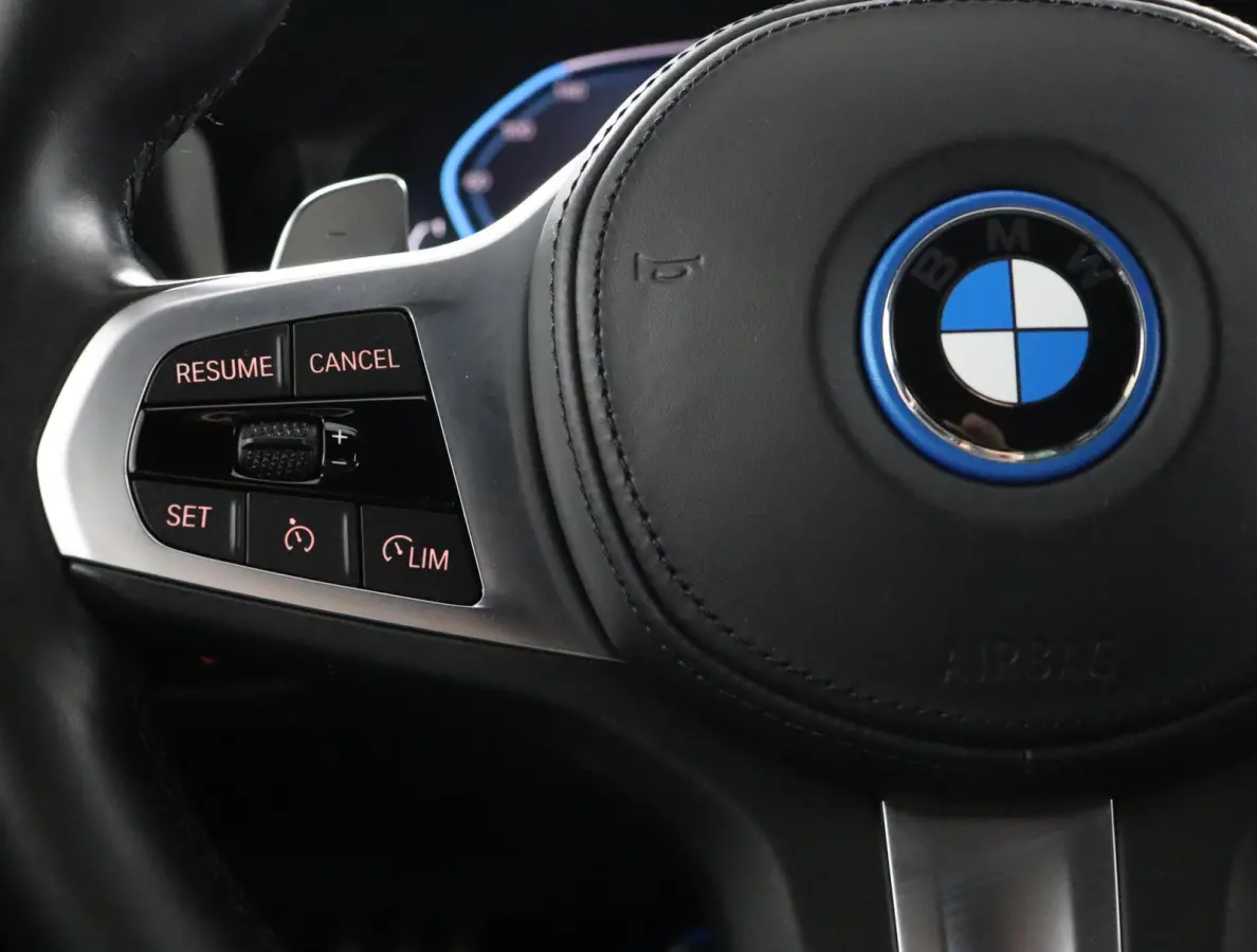 330e xDrive | SOH 100% | M sportpakket | Stoelverwarming | Driving Assistant | M Adaptief onderstel |