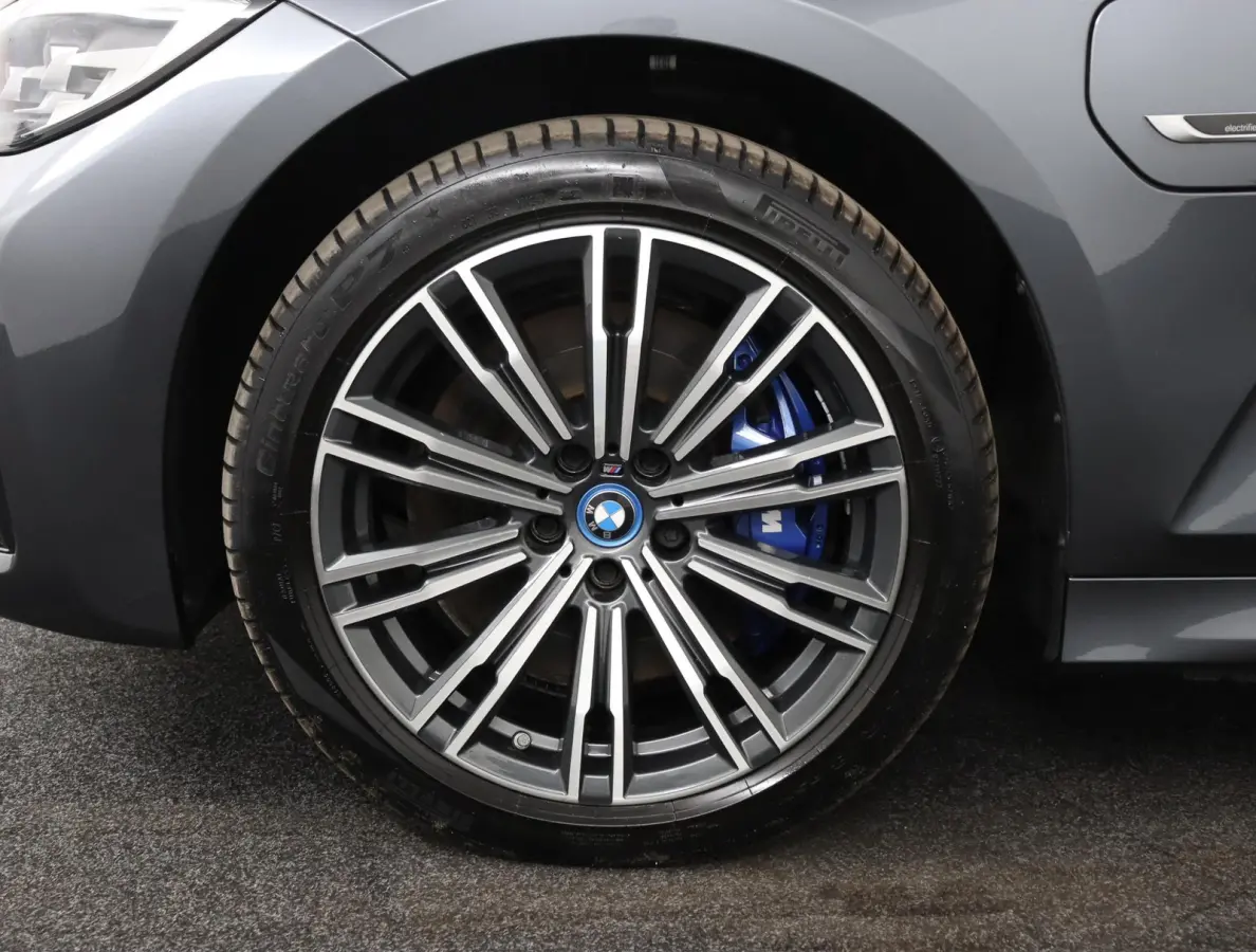 330e xDrive | SOH 100% | M sportpakket | Stoelverwarming | Driving Assistant | M Adaptief onderstel |