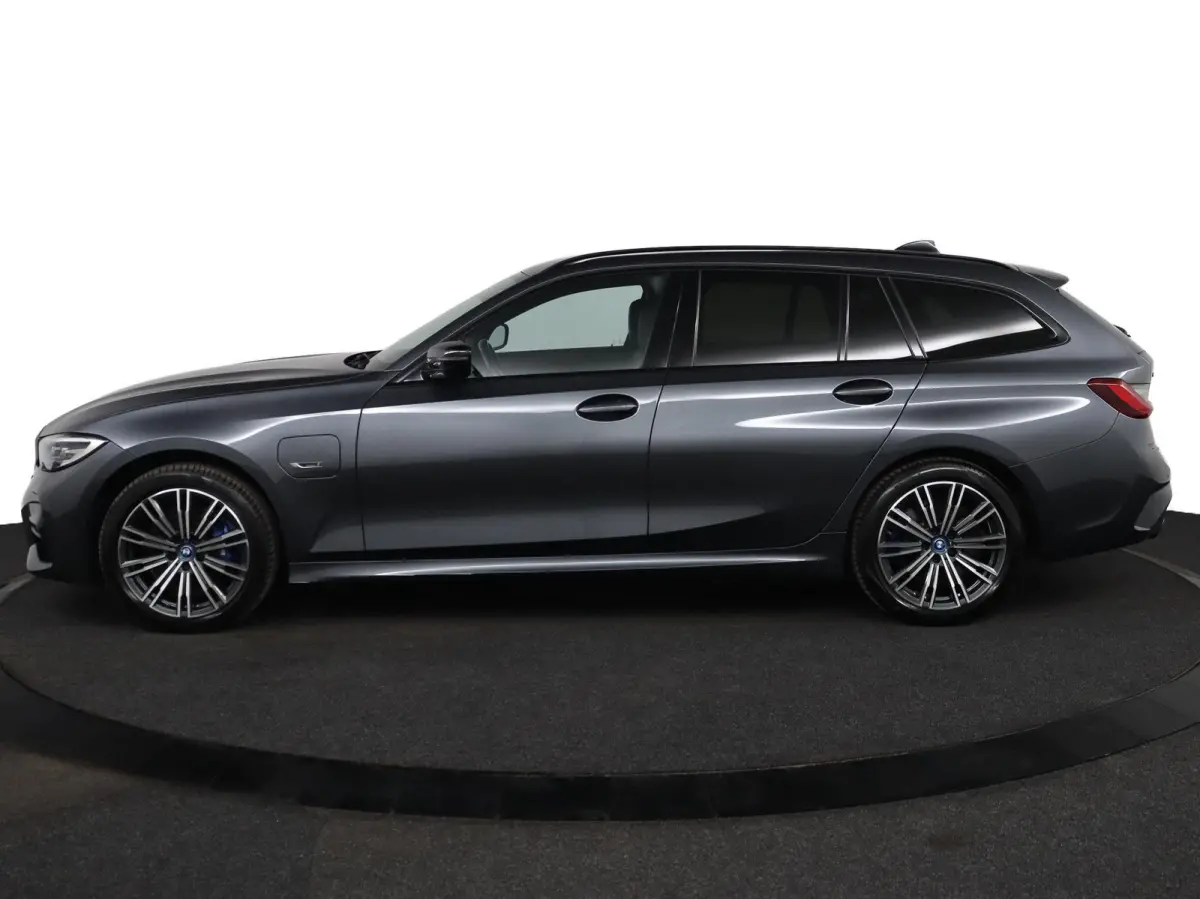 330e xDrive | SOH 100% | M sportpakket | Stoelverwarming | Driving Assistant | M Adaptief onderstel |