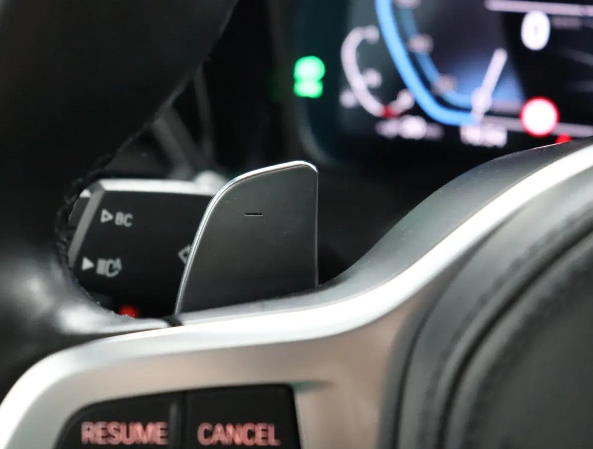 330e xDrive | SOH 100% | M sportpakket | Stoelverwarming | Driving Assistant | M Adaptief onderstel |