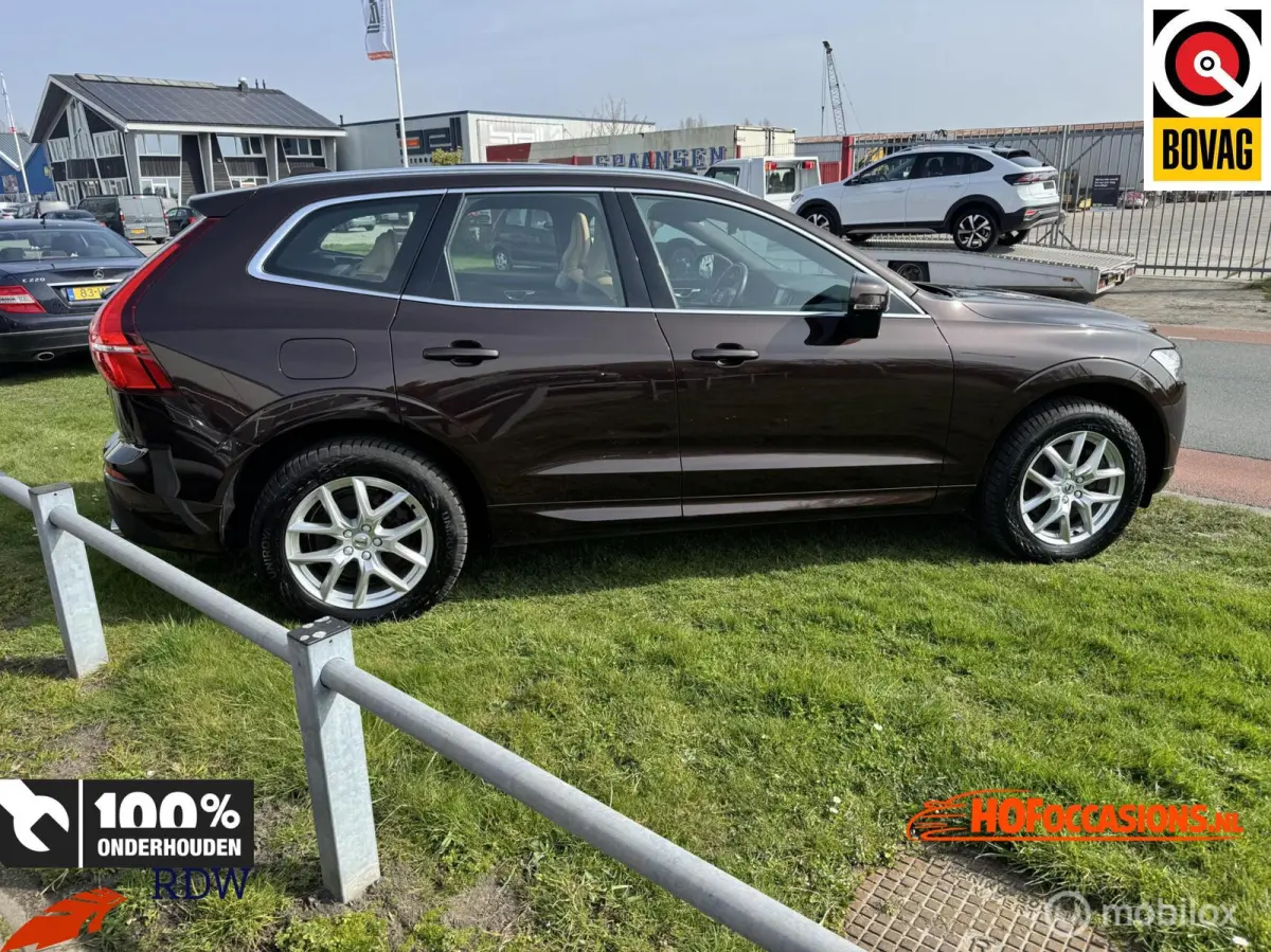 2.0 T8 Twin Engine AWD Momentum PANO/LEDER/TREKHAAK