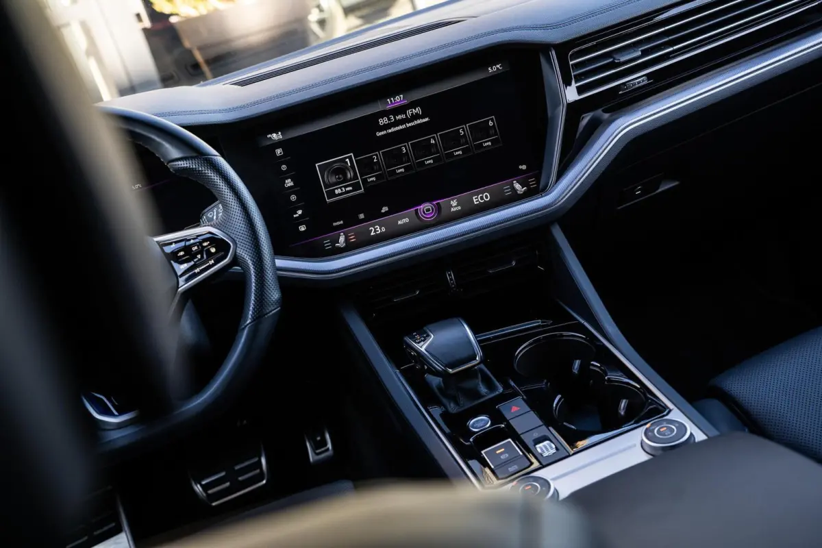 R 3.0TSi 4MOTION|PANO|DYNAUDIO|HYBRID|21'