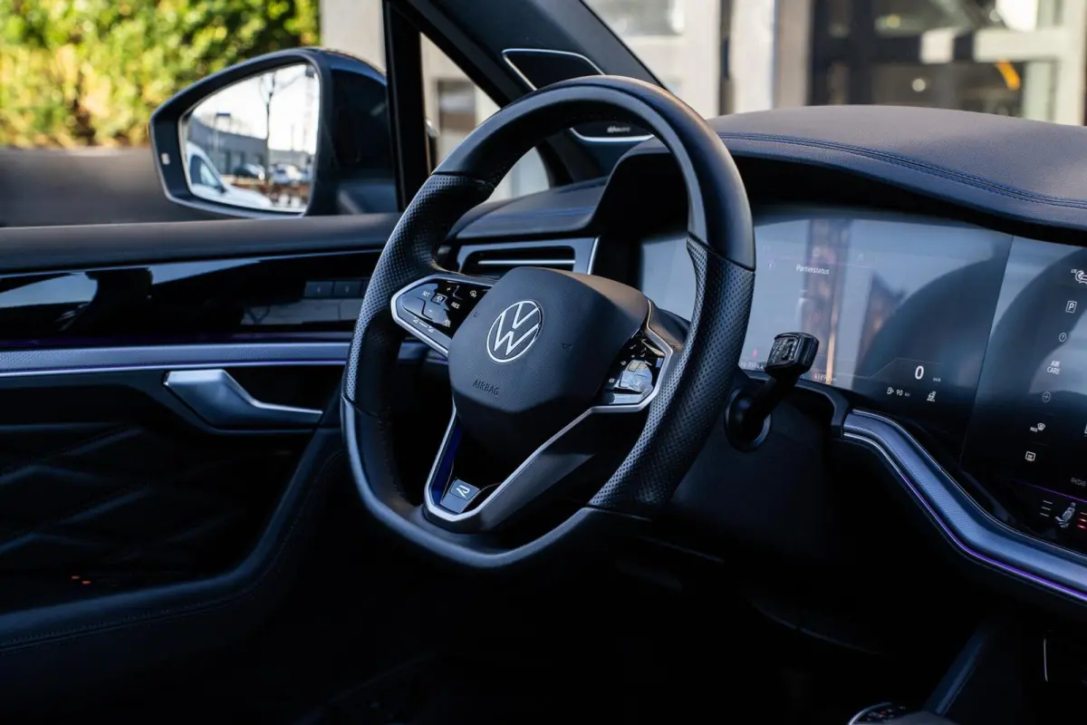 R 3.0TSi 4MOTION|PANO|DYNAUDIO|HYBRID|21'