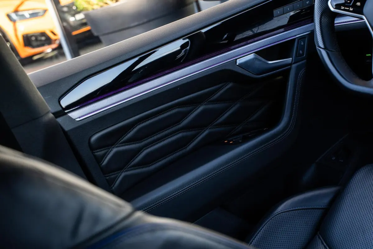 R 3.0TSi 4MOTION|PANO|DYNAUDIO|HYBRID|21'