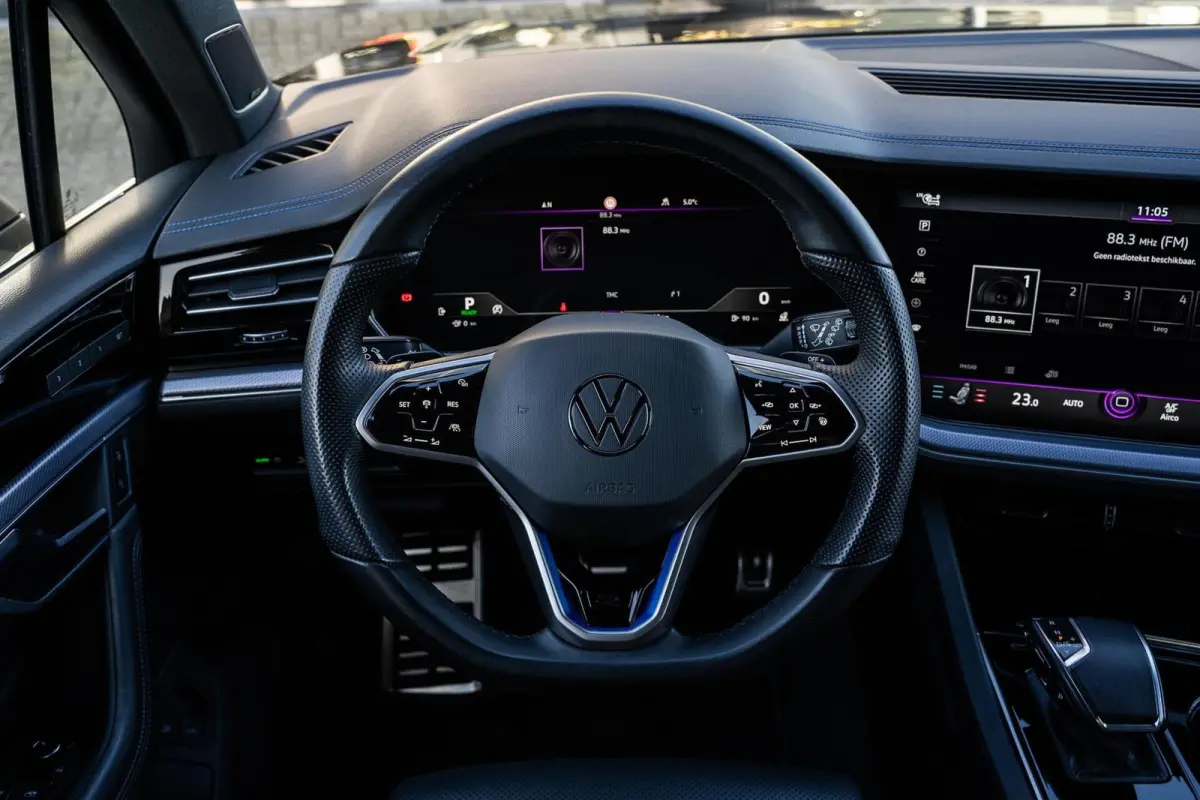 R 3.0TSi 4MOTION|PANO|DYNAUDIO|HYBRID|21'