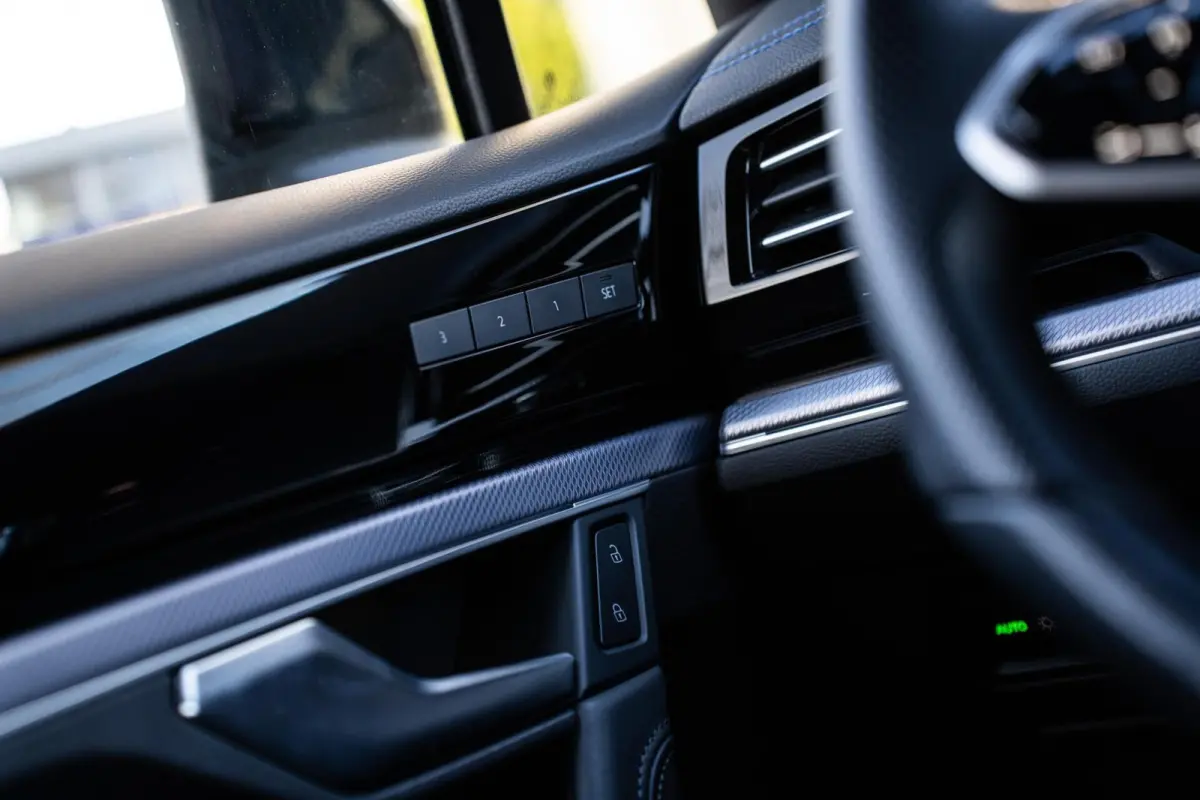 R 3.0TSi 4MOTION|PANO|DYNAUDIO|HYBRID|21'