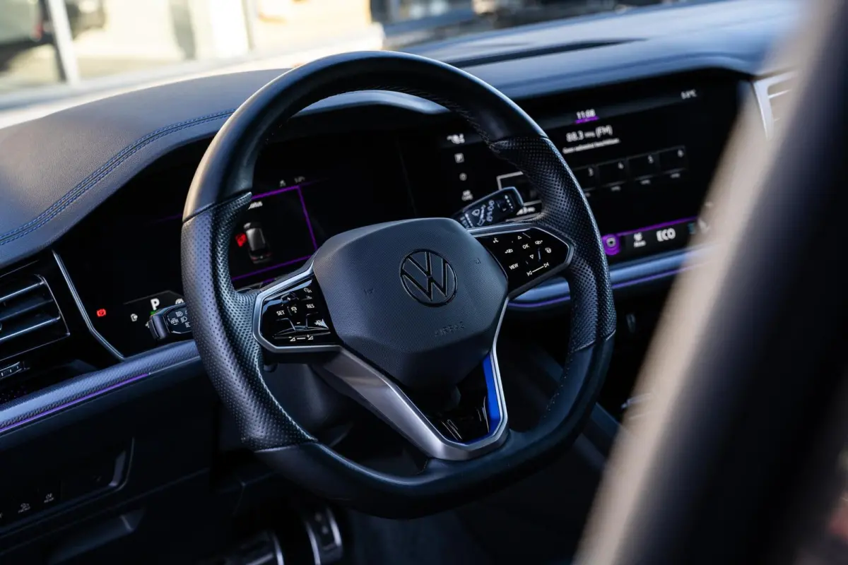 R 3.0TSi 4MOTION|PANO|DYNAUDIO|HYBRID|21'