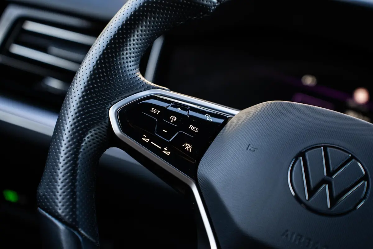 R 3.0TSi 4MOTION|PANO|DYNAUDIO|HYBRID|21'