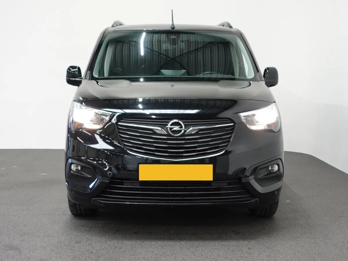 Opel Combo 1.5D 130 pk Aut-8 L2H1 Edition Airco Bluetooth Navi Camera PDC 2-zits