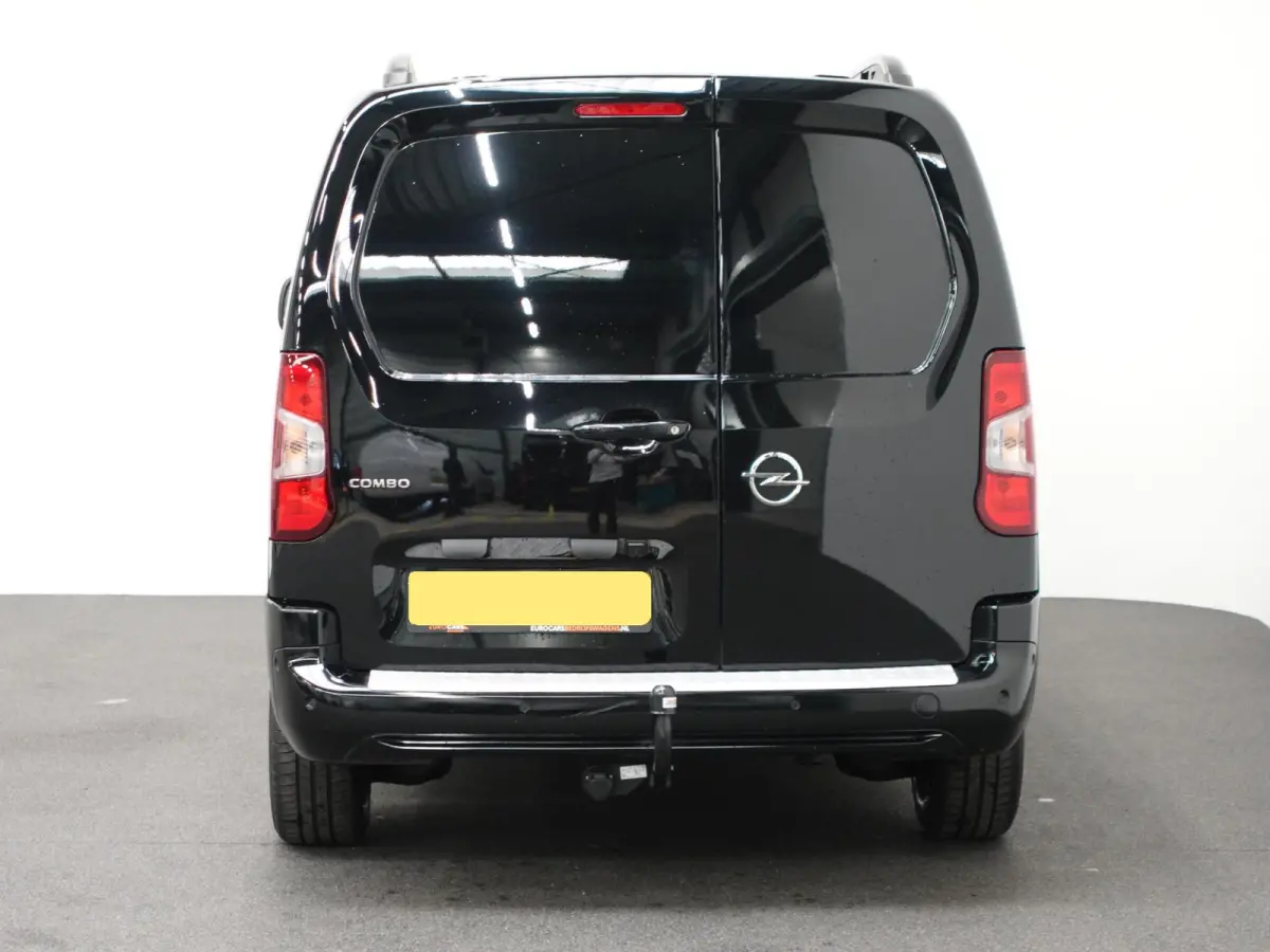 Opel Combo 1.5D 130 pk Aut-8 L2H1 Edition Airco Bluetooth Navi Camera PDC 2-zits
