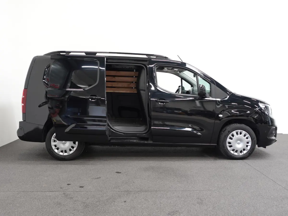 Opel Combo 1.5D 130 pk Aut-8 L2H1 Edition Airco Bluetooth Navi Camera PDC 2-zits